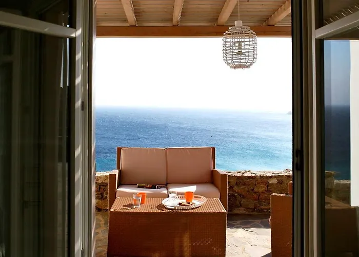 וילה Elia White *