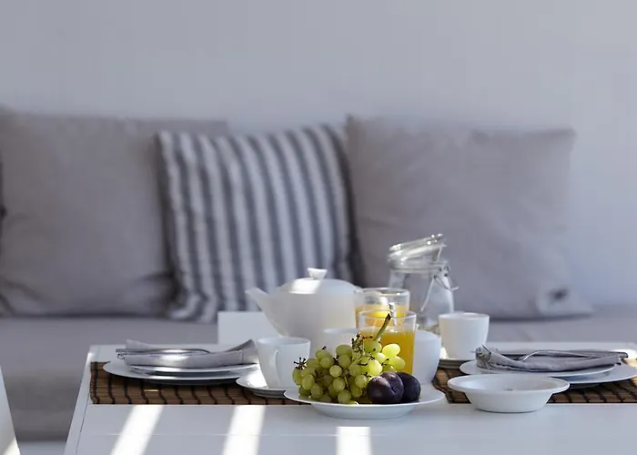 וילה Elia White *