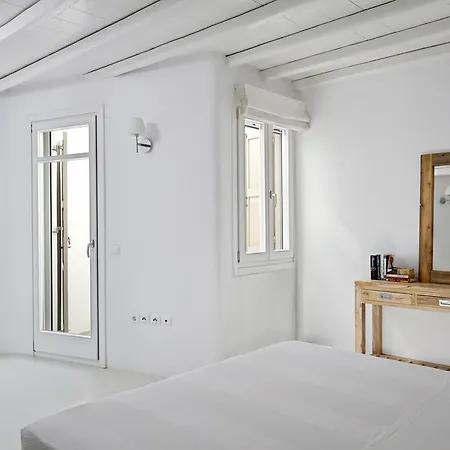 Villa Elia White *