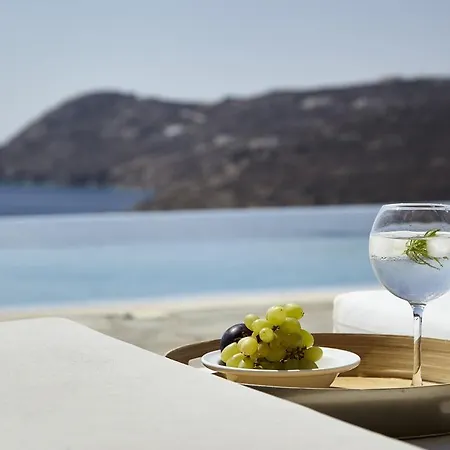 Villa Elia White *